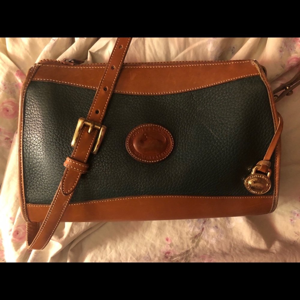 Vintage Dooney & Bourke crossbody bag